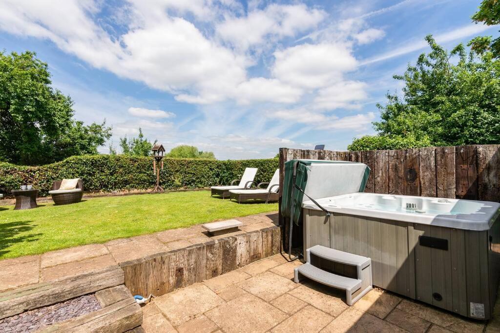 The Summerhouse, Countryside Retreat With Private Hot Tub بريدغنورث المظهر الخارجي الصورة